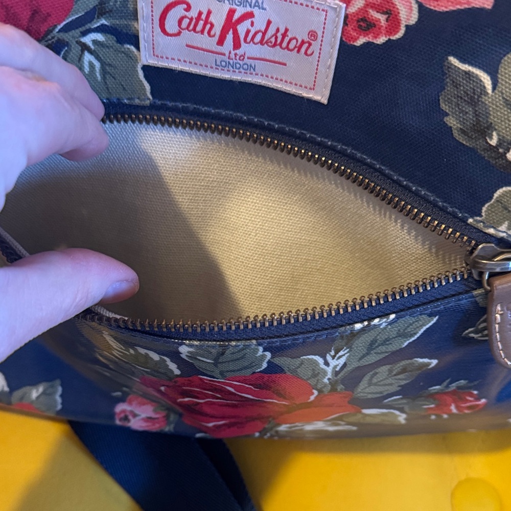 Cath Kidston Navy and Red Floral Crossbody Bag - Picture 6 of 9